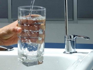fluoride-water-fluoridetorontoDOTcom-400x300