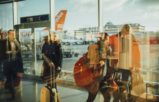 airport-731196_640